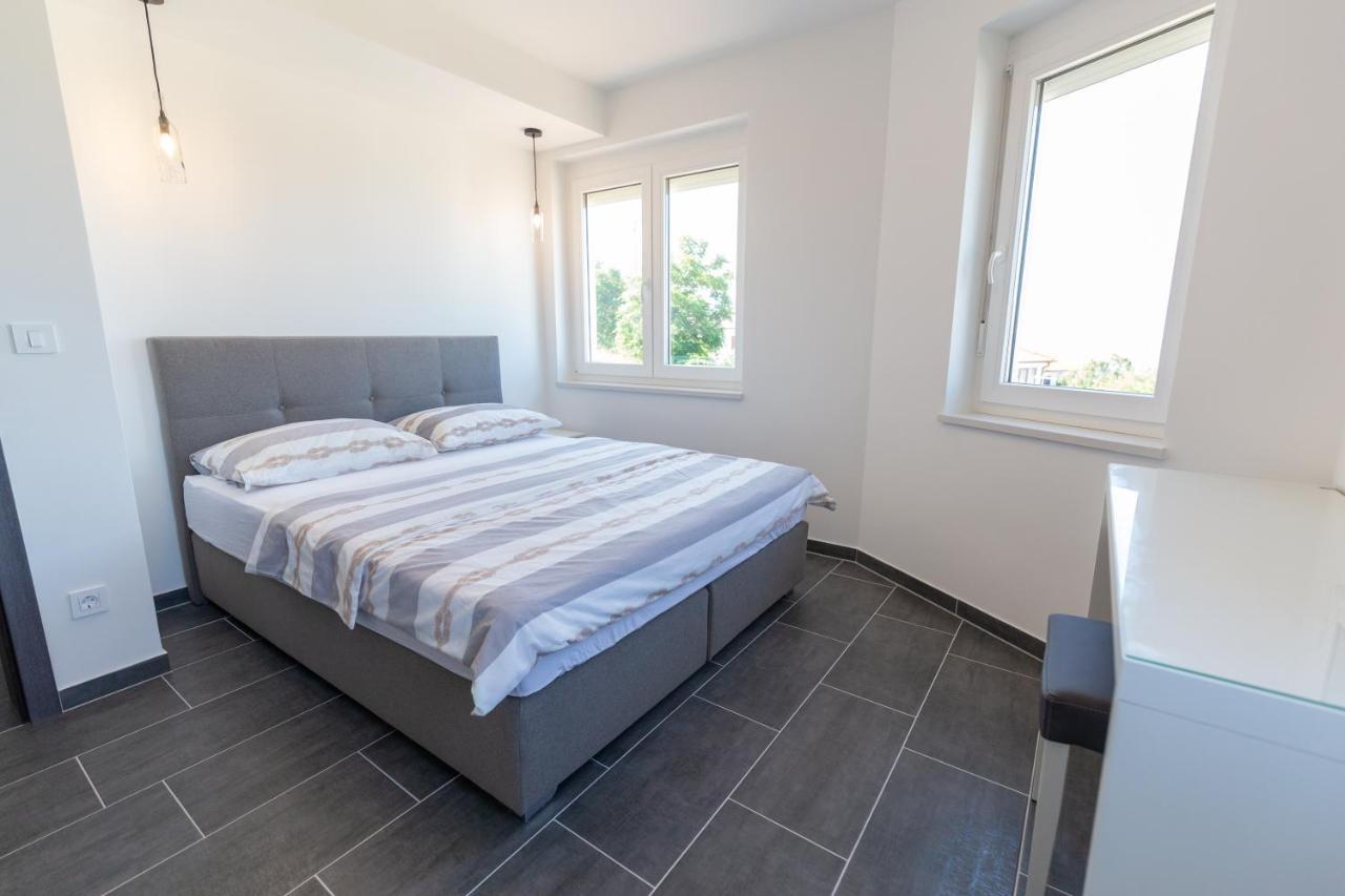 Apartments Luka Сень Екстер'єр фото