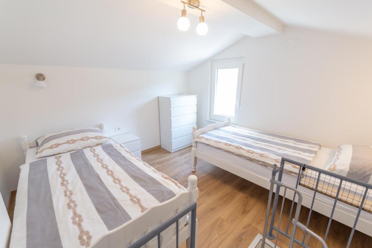 Apartments Luka Сень Екстер'єр фото