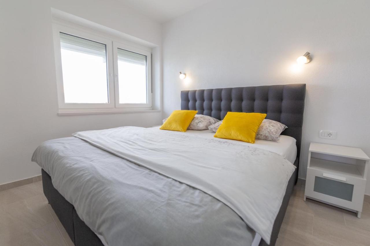 Apartments Luka Сень Екстер'єр фото